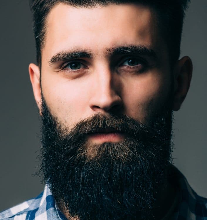 homem cortando o cabelo